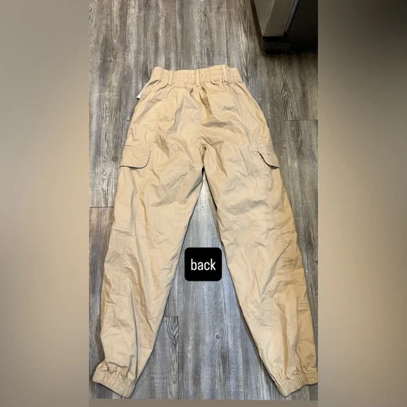 Beige cargo pants for women - Picture 2 of 3